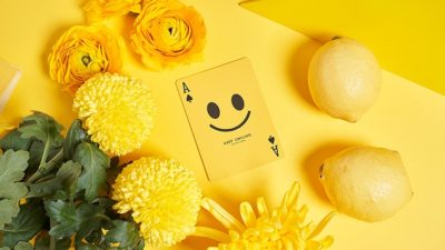 Keep Smiling Pearl Gold V2 Playing Cards by Bocopo - Image 3