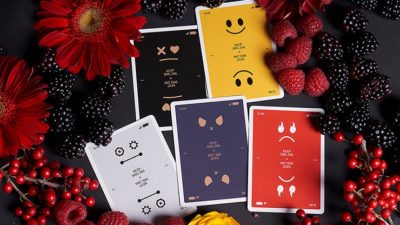Keep Smiling Pearl Gold V2 Playing Cards by Bocopo - Image 6