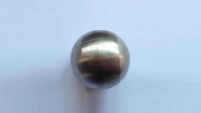 Steel in Base, 2 Balls by Leo Smetsers